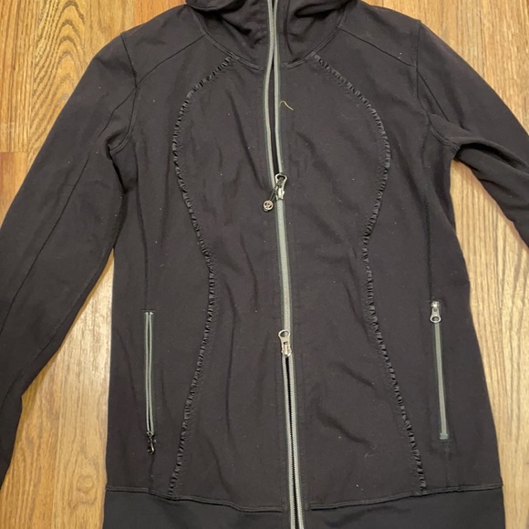 Women's Lululemon jacket - Picture 2 of 4